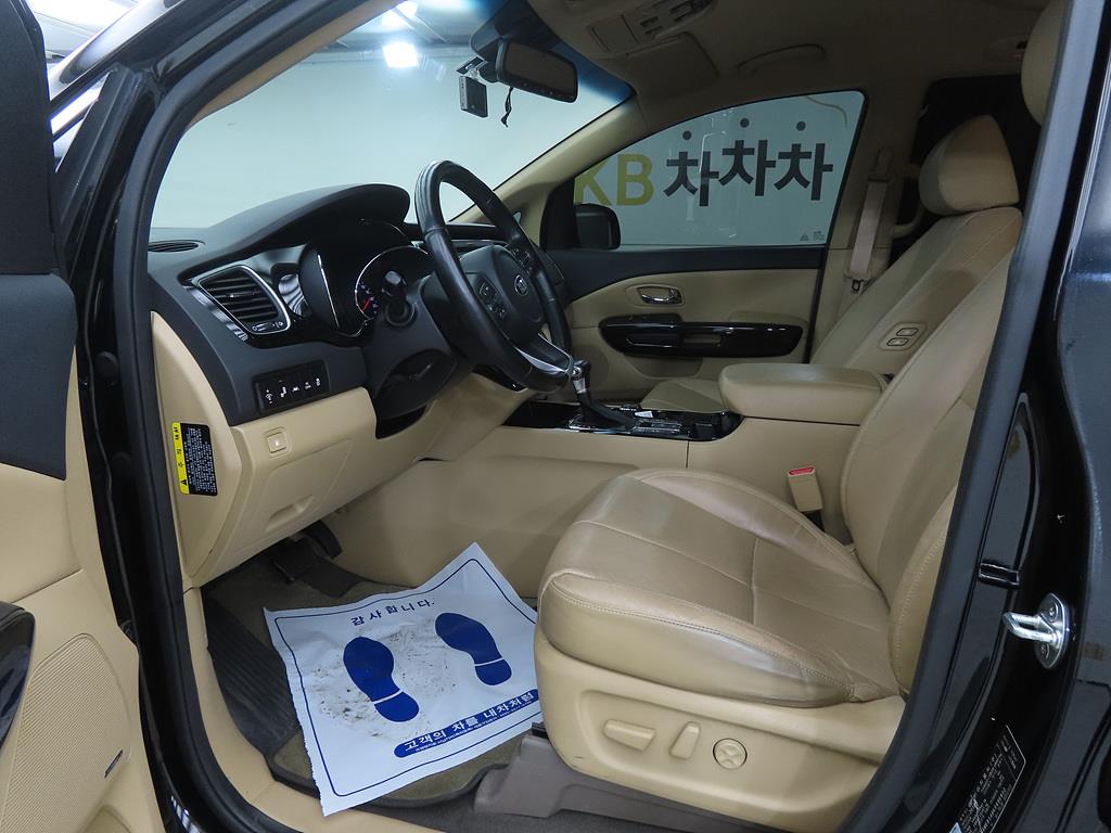 KIA Carnival - Vista 5