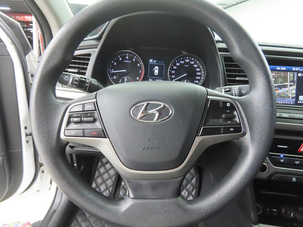 HYUNDAI Avante - Vista 8