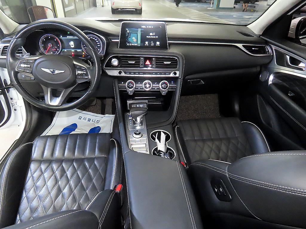 Genesis G70 - Vista 10