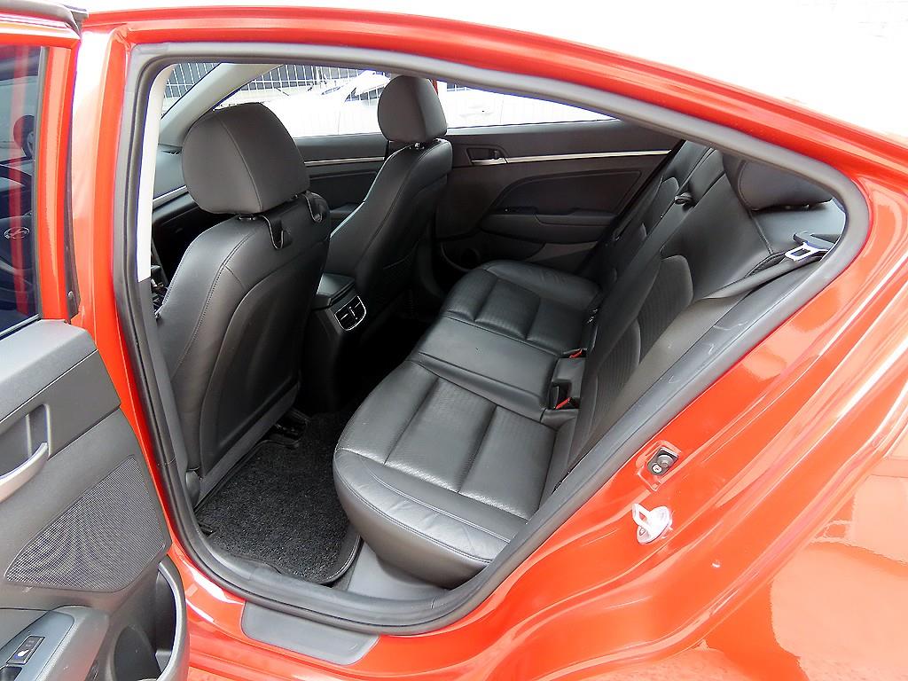 HYUNDAI Avante - Vista 6