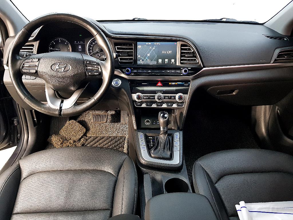 HYUNDAI Avante - Vista 5