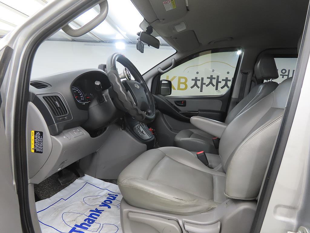 HYUNDAI Starex - Vista 5
