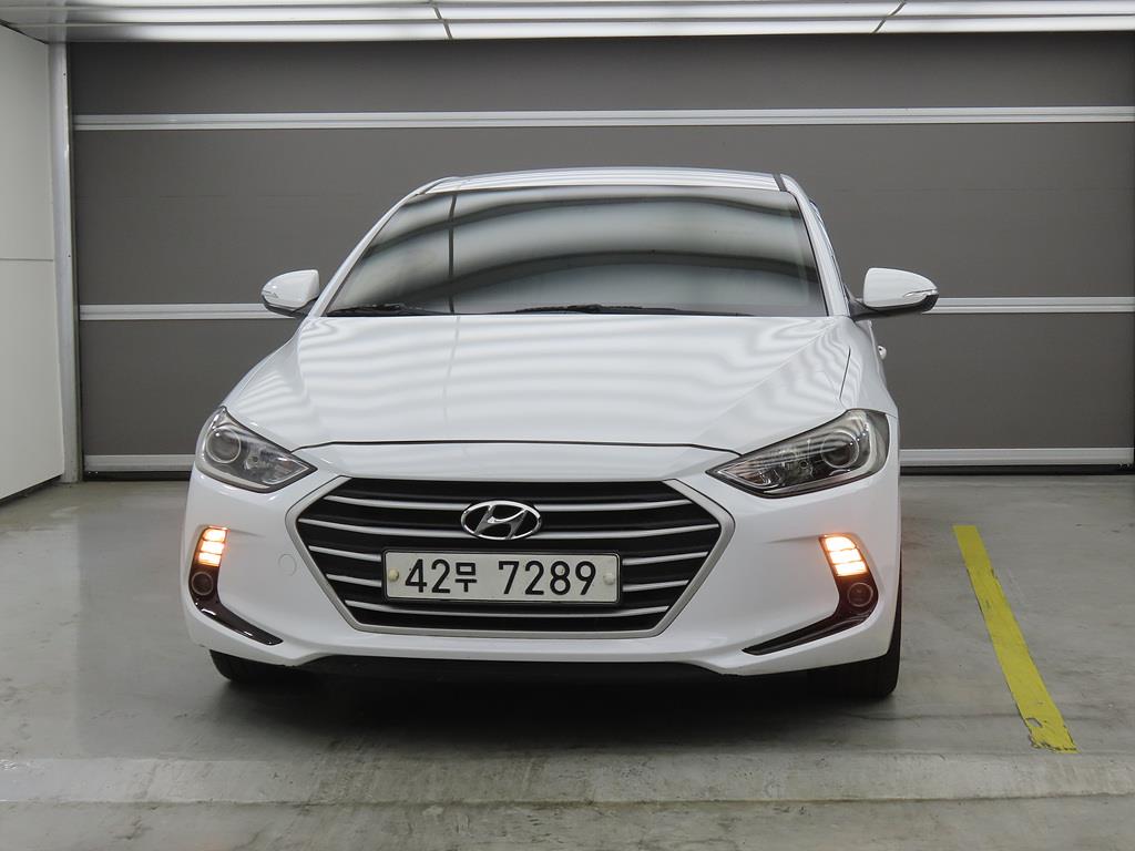 HYUNDAI Avante - Vista 2