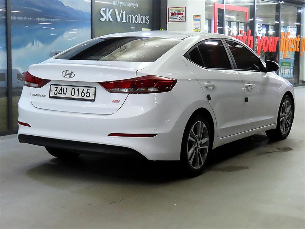 HYUNDAI Avante - Vista 4