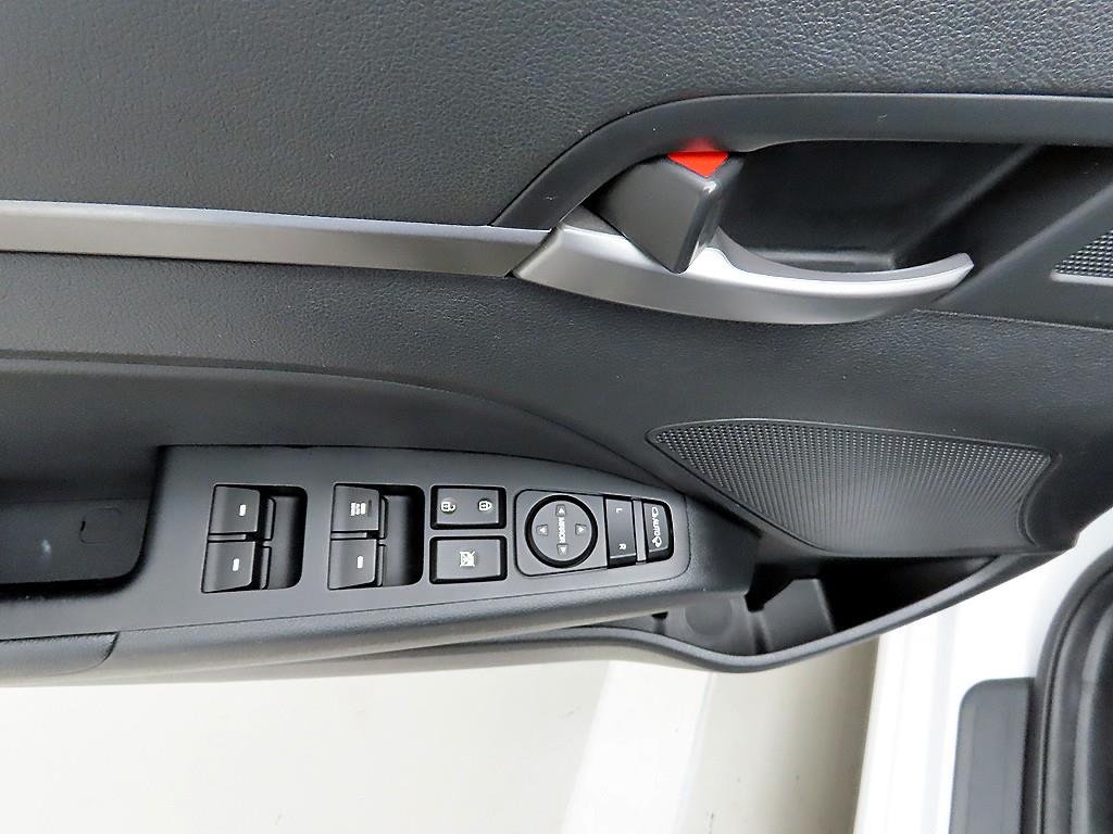 HYUNDAI Avante - Vista 11