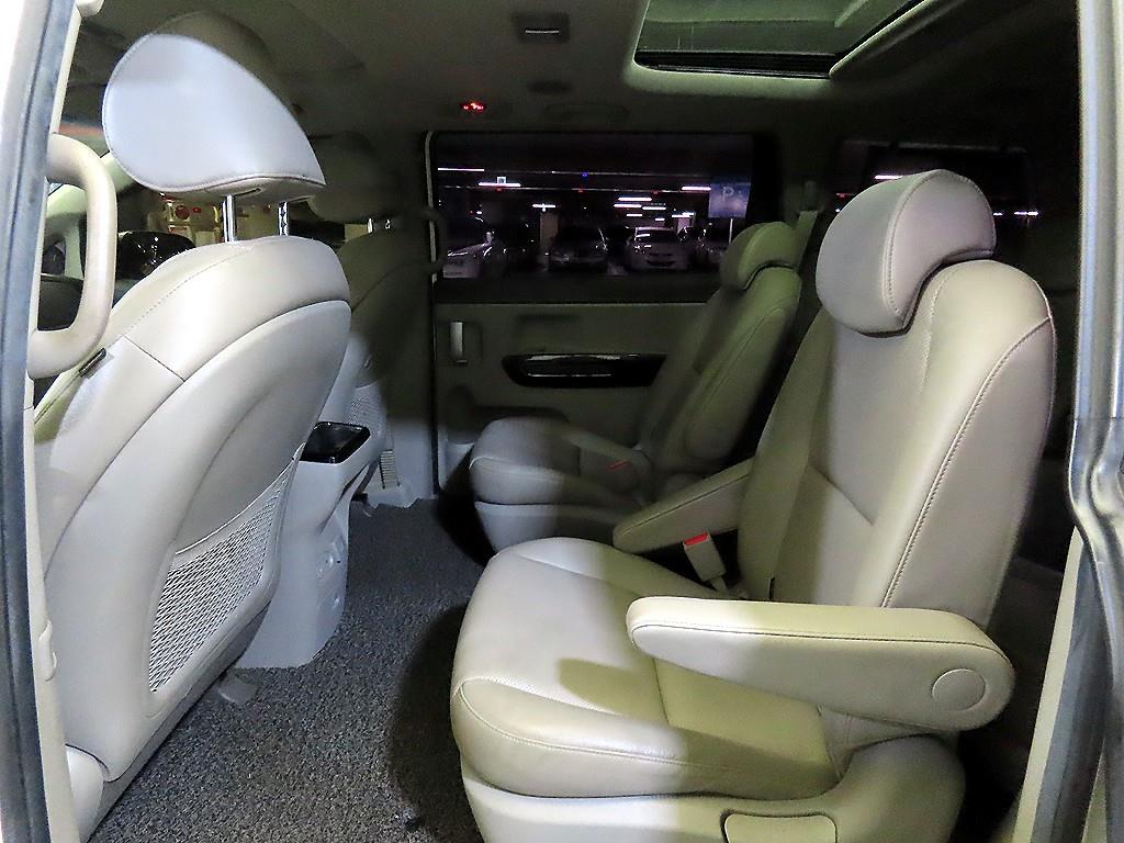 KIA Carnival - Vista 7