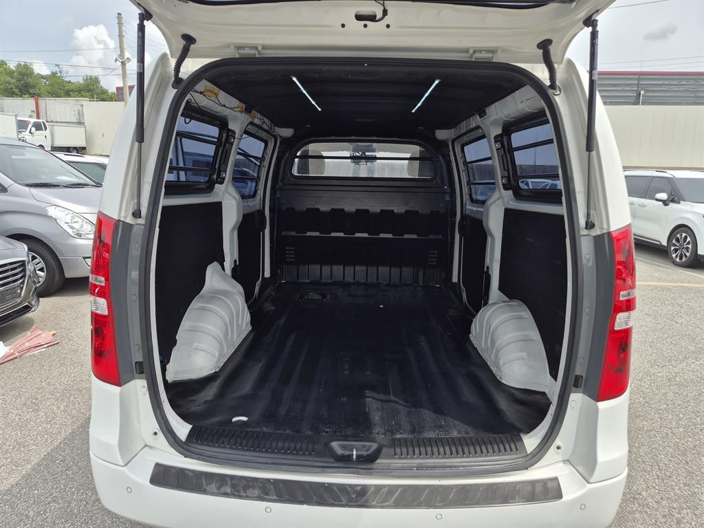 HYUNDAI Starex - Vista 9