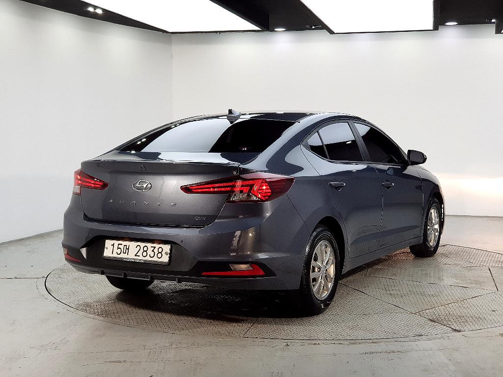 HYUNDAI Avante - Vista 4
