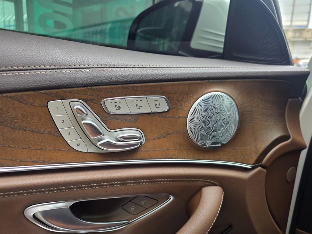 Mercedes Benz E class - Vista 11