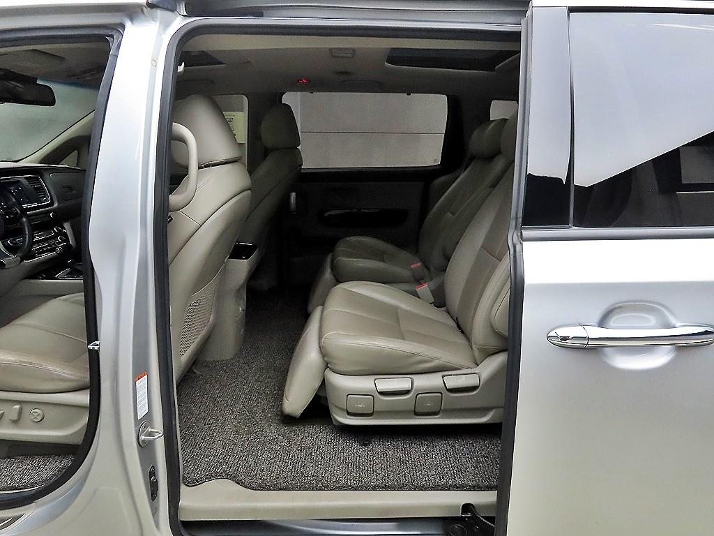 KIA Carnival - Vista 6