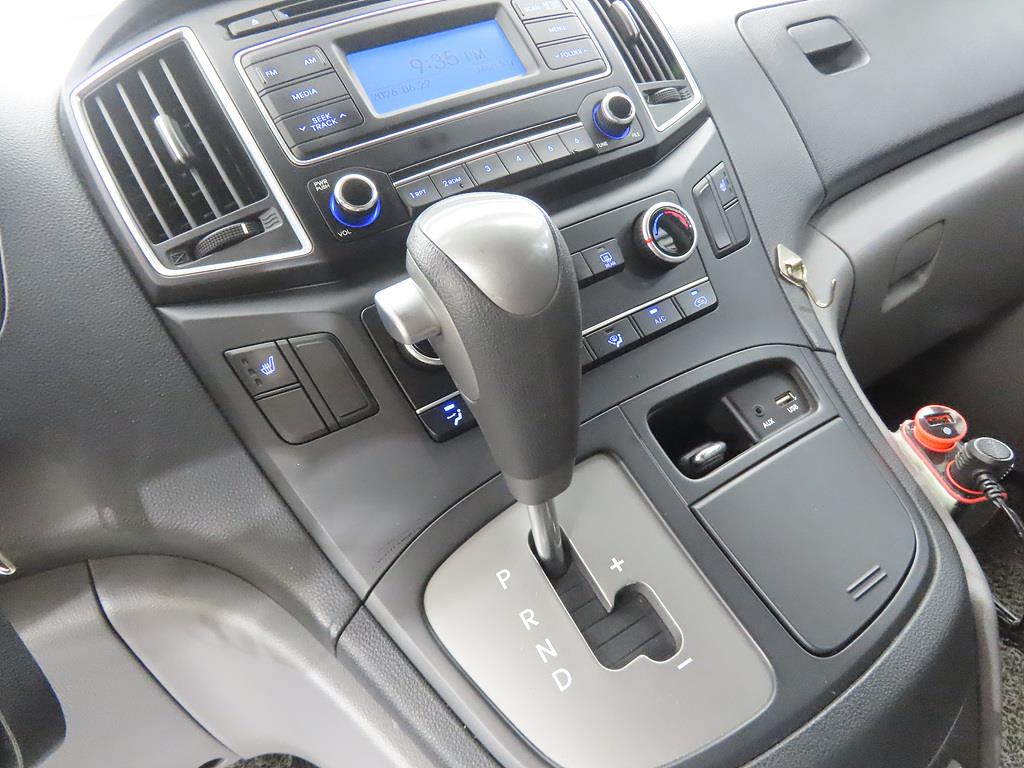HYUNDAI Starex - Vista 12