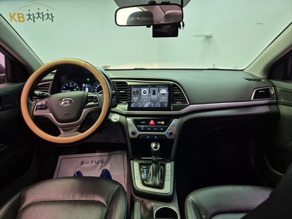 HYUNDAI Avante - Vista 7
