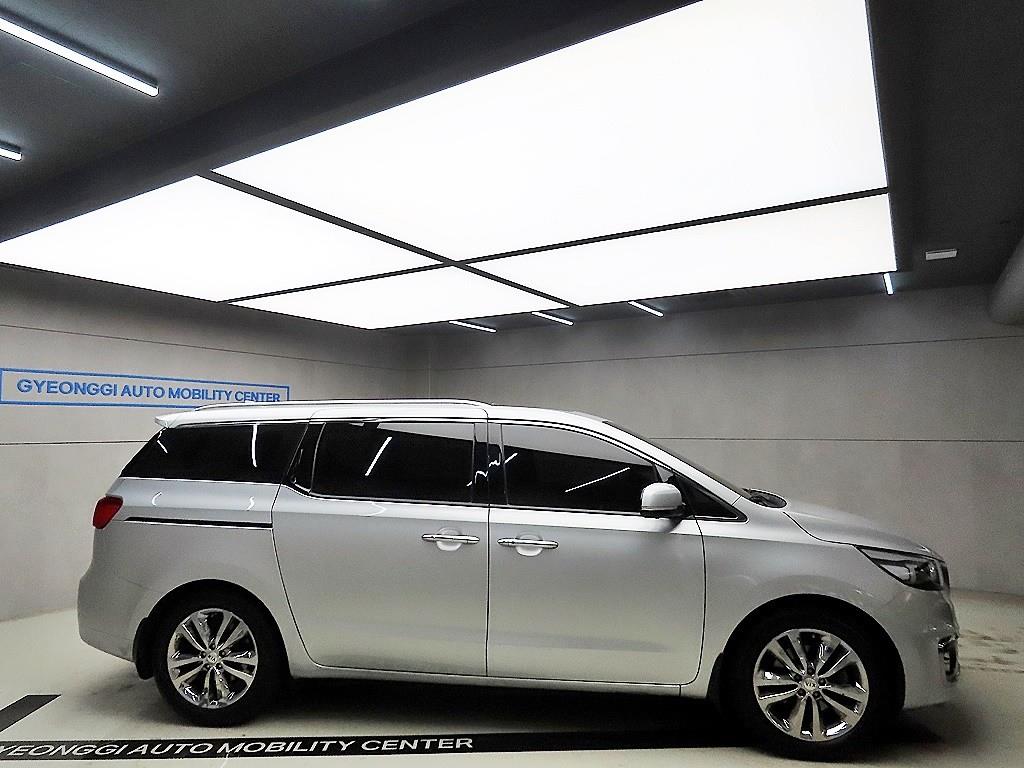KIA Carnival - Vista 2