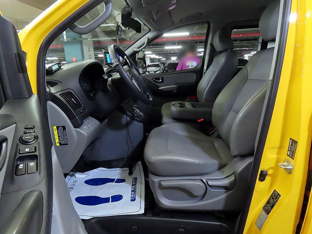 HYUNDAI Starex - Vista 6