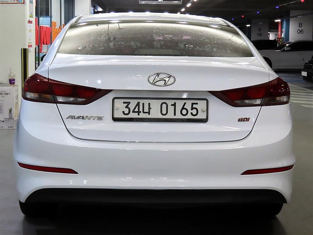 HYUNDAI Avante - Vista 5
