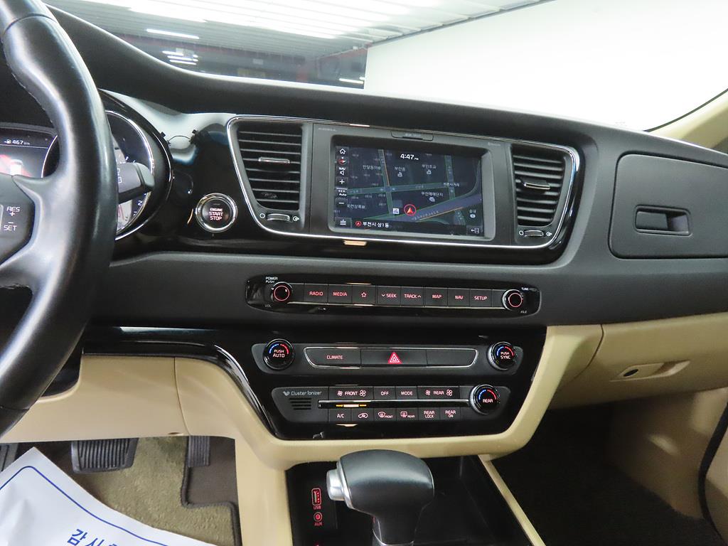 KIA Carnival - Vista 10