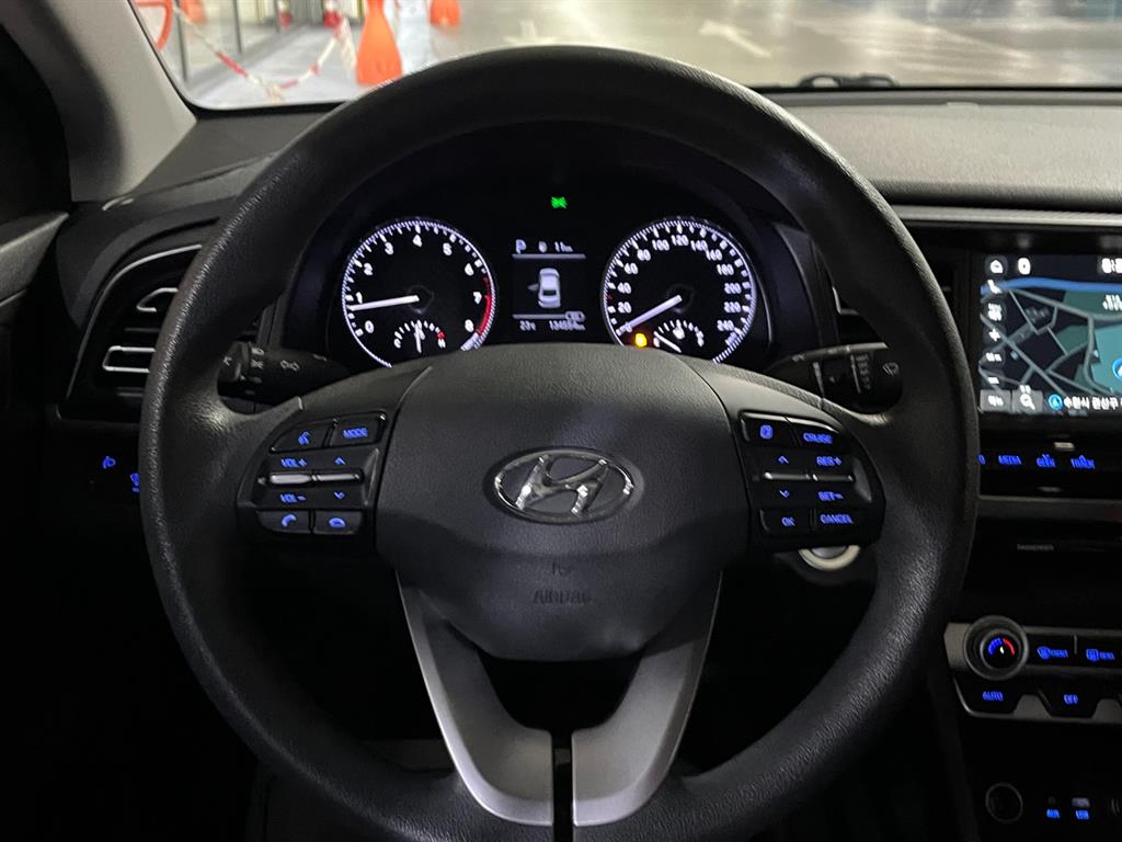HYUNDAI Avante - Vista 10