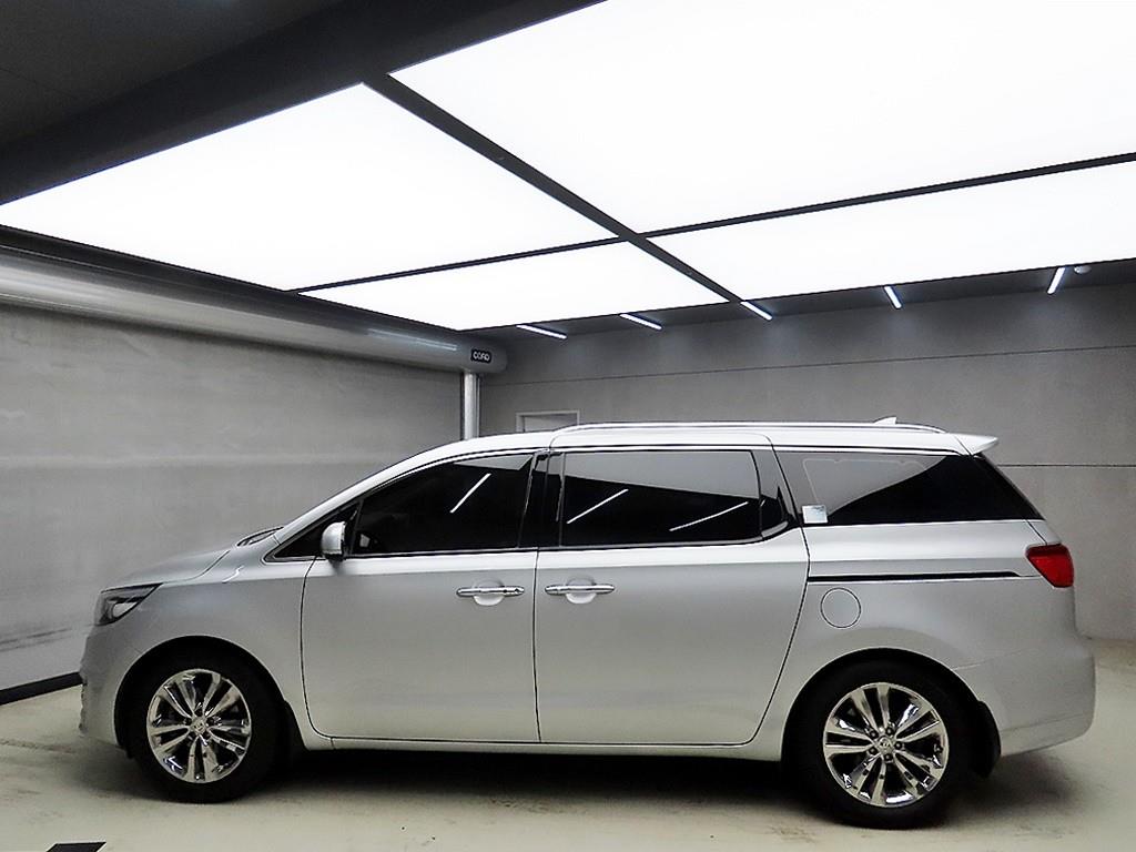 KIA Carnival - Vista 4