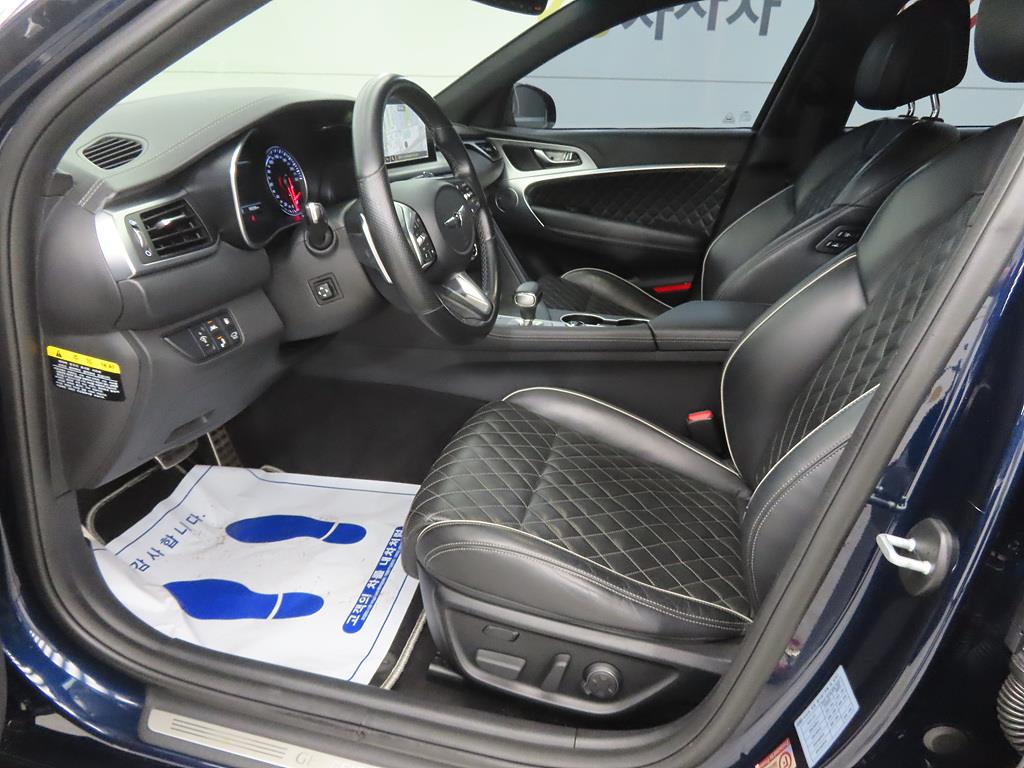 Genesis G70 - Vista 5