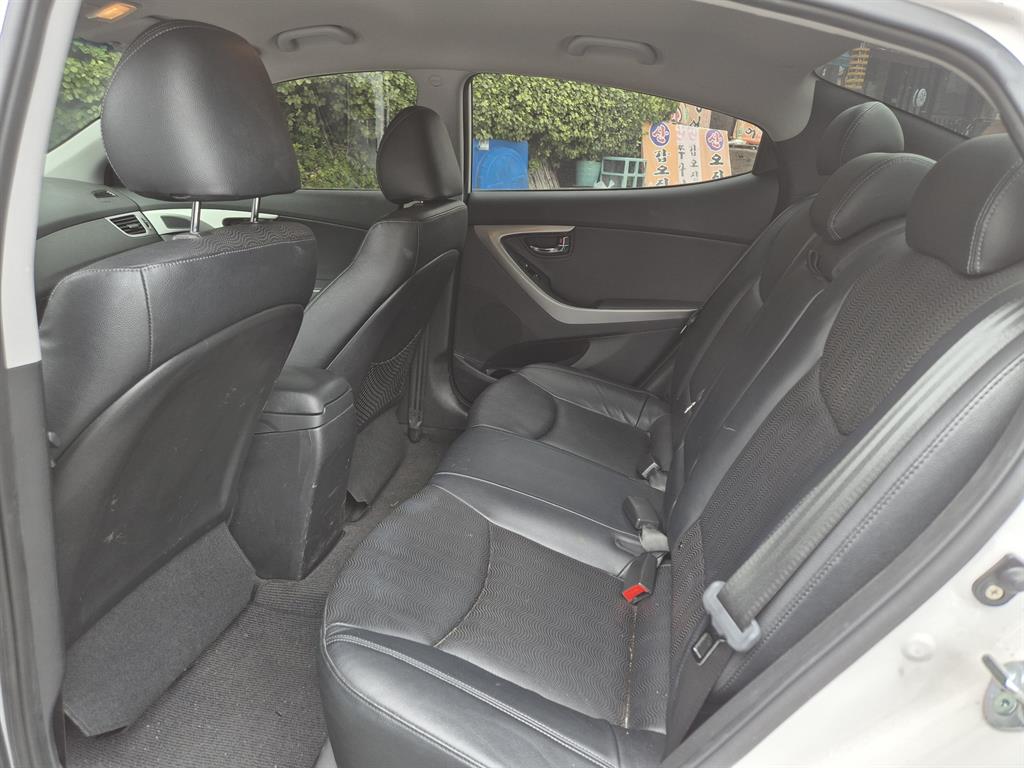 HYUNDAI Avante - Vista 6