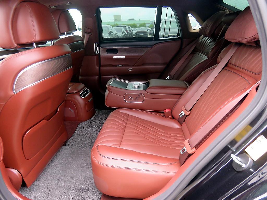 Genesis G90 - Vista 7