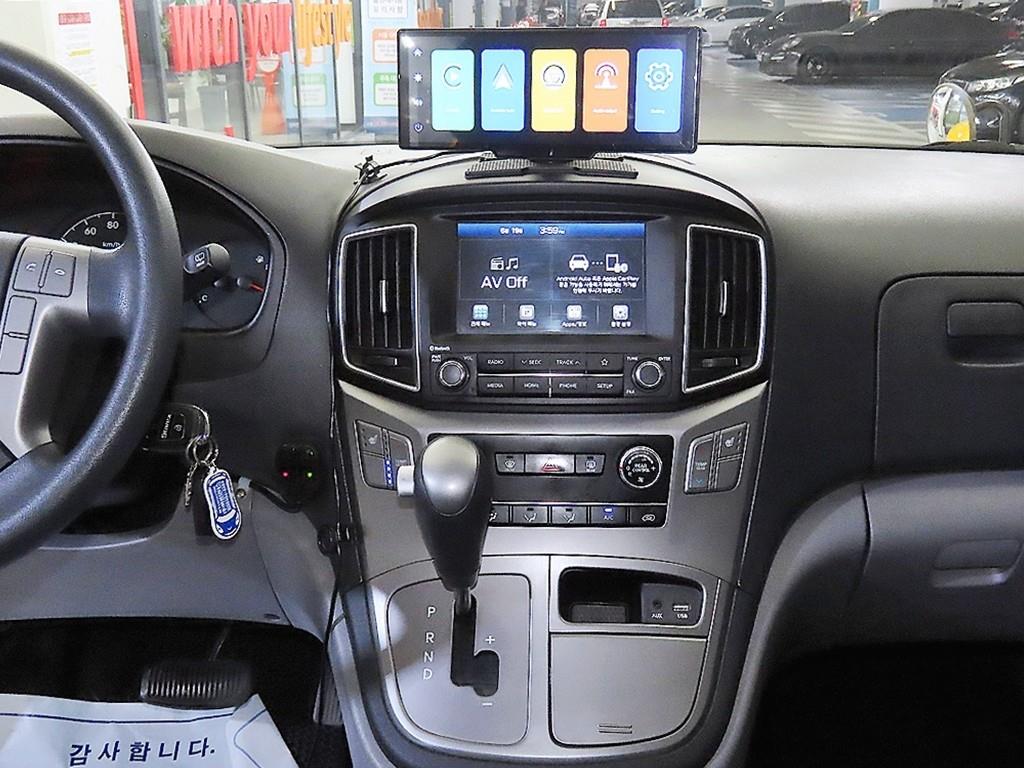 HYUNDAI Starex - Vista 12