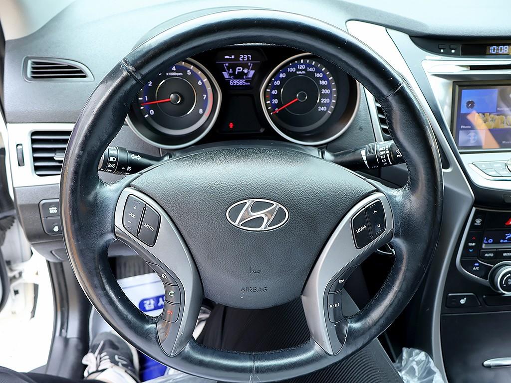 HYUNDAI Avante - Vista 8
