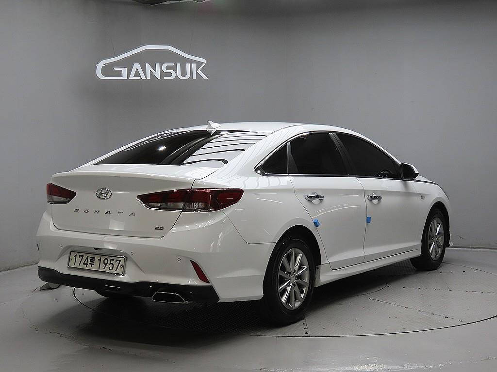 HYUNDAI Sonata - Vista 4
