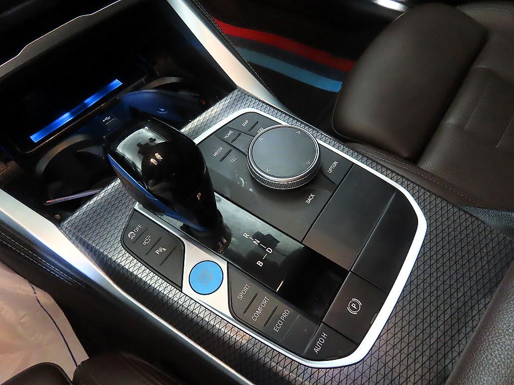 BMW i4 - Vista 12