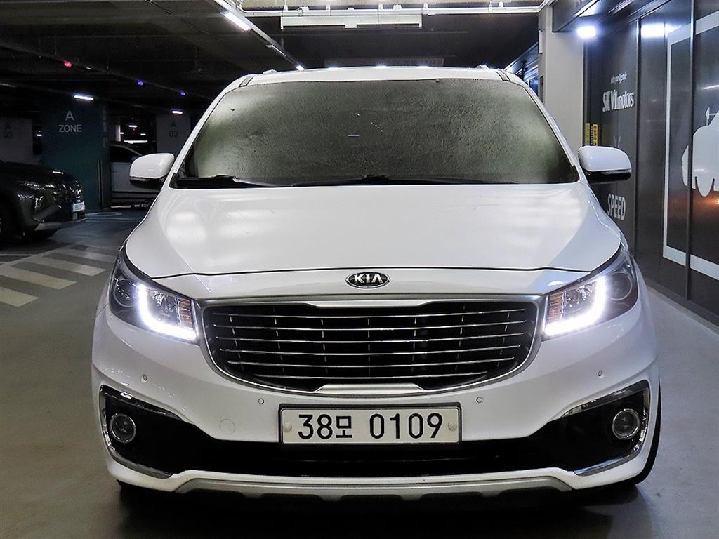 KIA Carnival - Vista 2