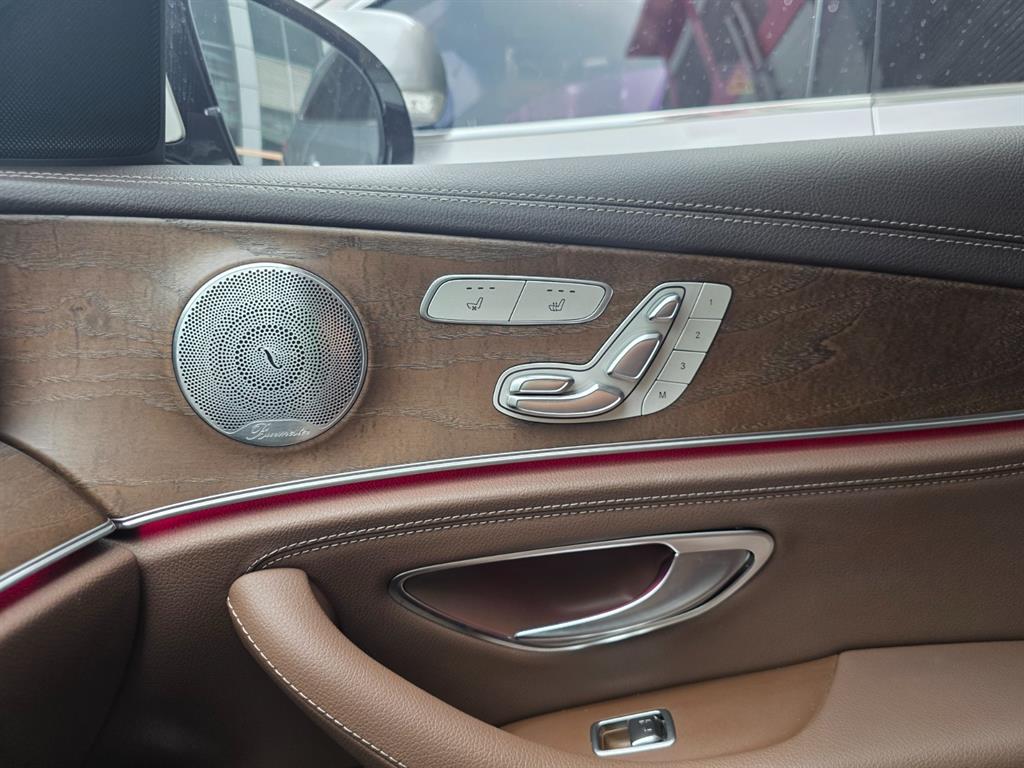 Mercedes Benz E class - Vista 6