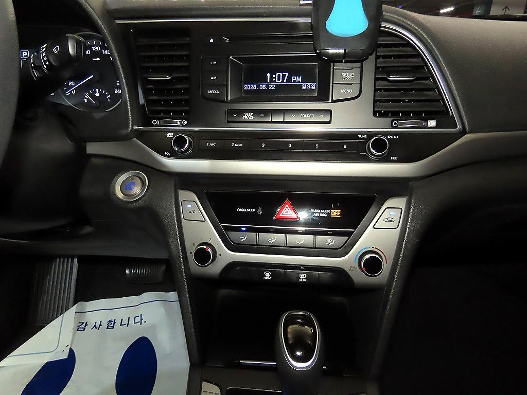 HYUNDAI Avante - Vista 11