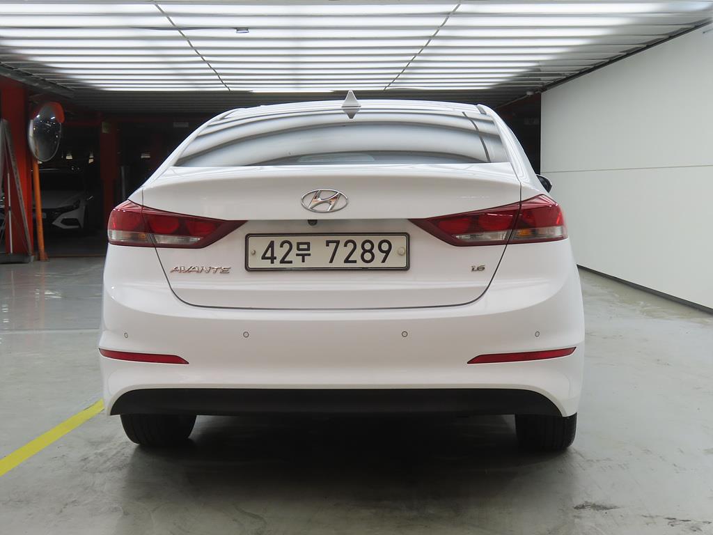 HYUNDAI Avante - Vista 3