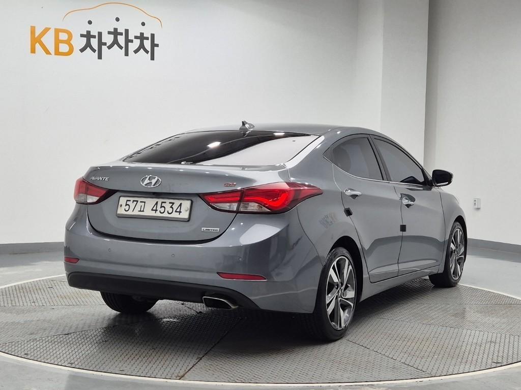 HYUNDAI Avante - Vista 4