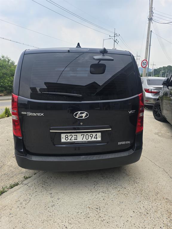 HYUNDAI Starex - Vista 2