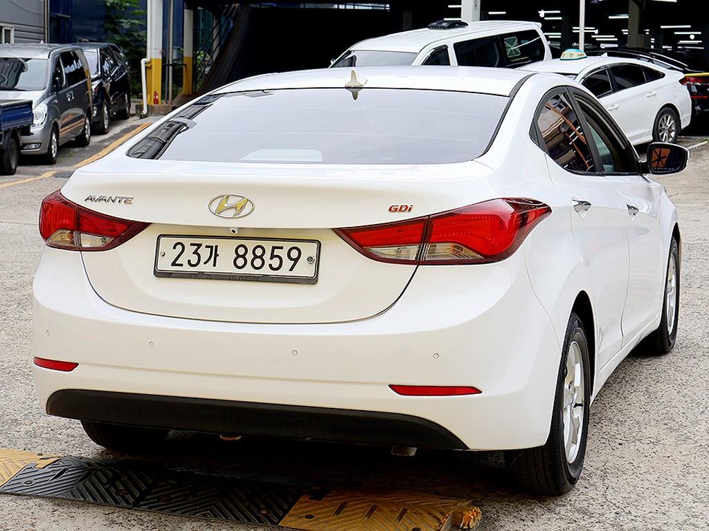 HYUNDAI Avante - Vista 4