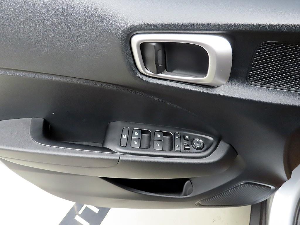 HYUNDAI Venue - Vista 11