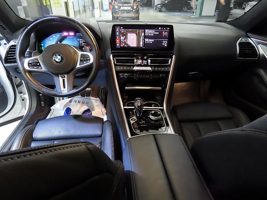 BMW 8 Series - Vista 10