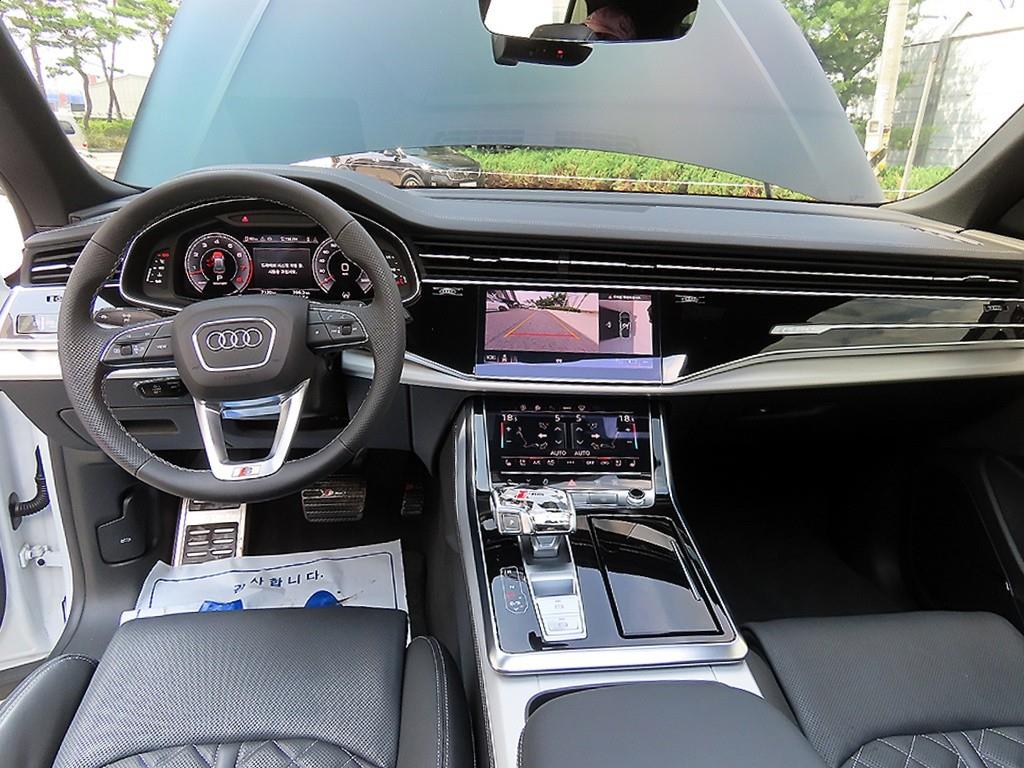 Audi Q8 - Vista 7