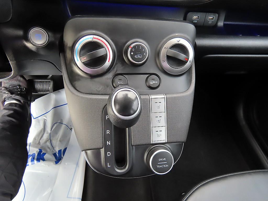 HYUNDAI Casper - Vista 10