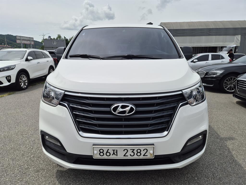 HYUNDAI Starex - Vista 2