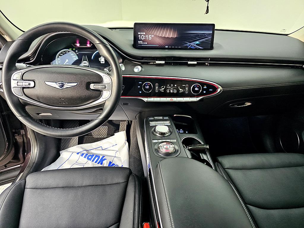 Genesis GV70 - Vista 5
