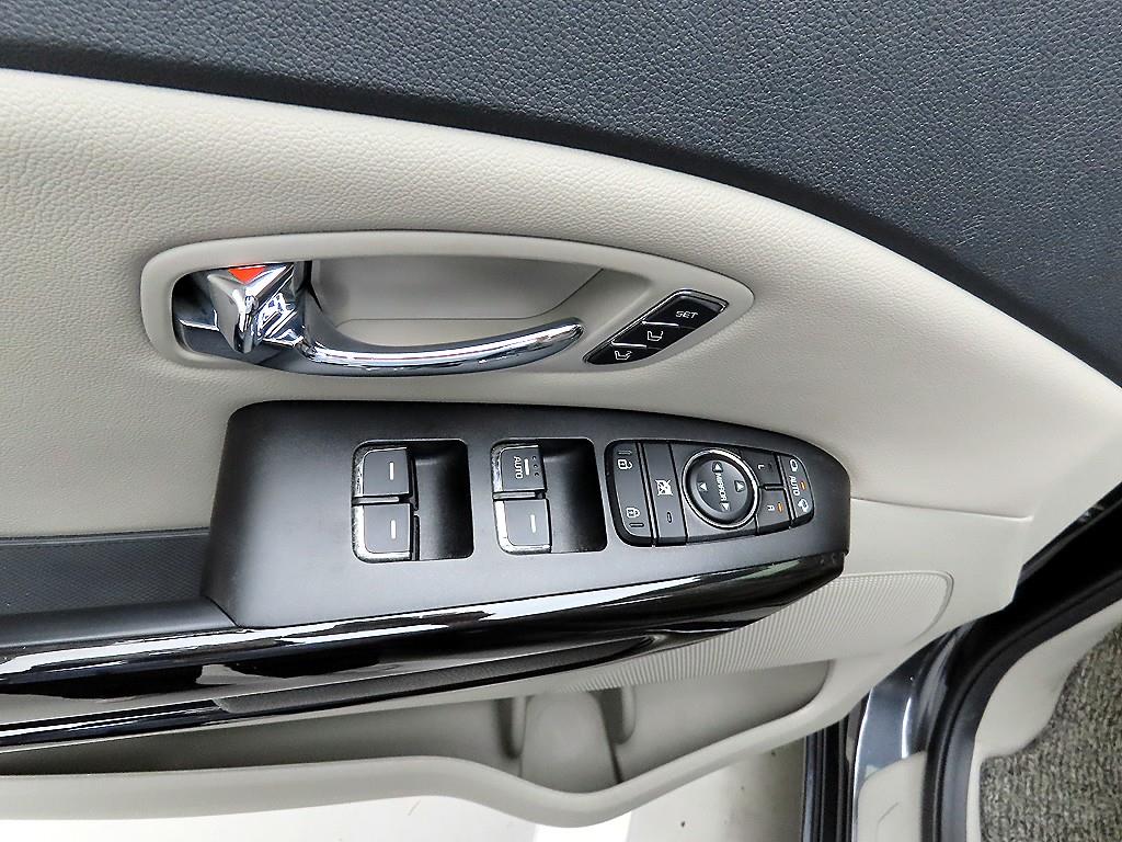 KIA Carnival - Vista 11