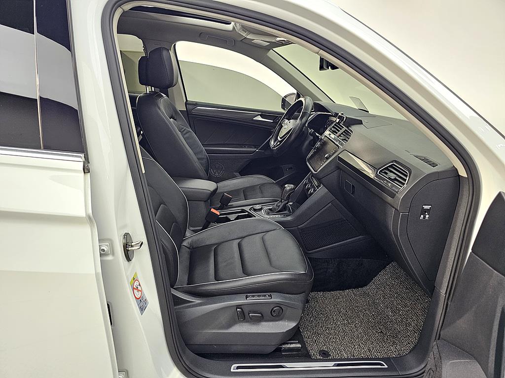 Volkswagen Tiguan - Vista 11