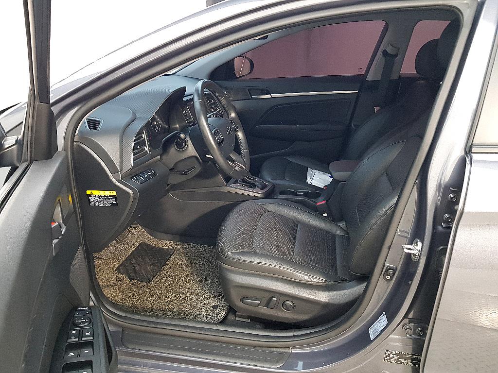 HYUNDAI Avante - Vista 8