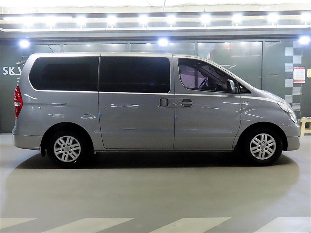HYUNDAI Starex - Vista 3