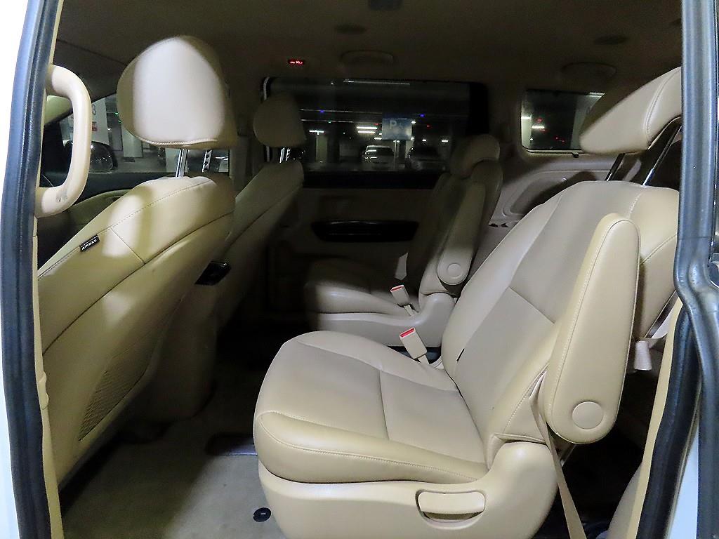 KIA Carnival - Vista 7