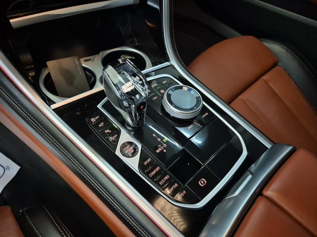 BMW 8 Series - Vista 8