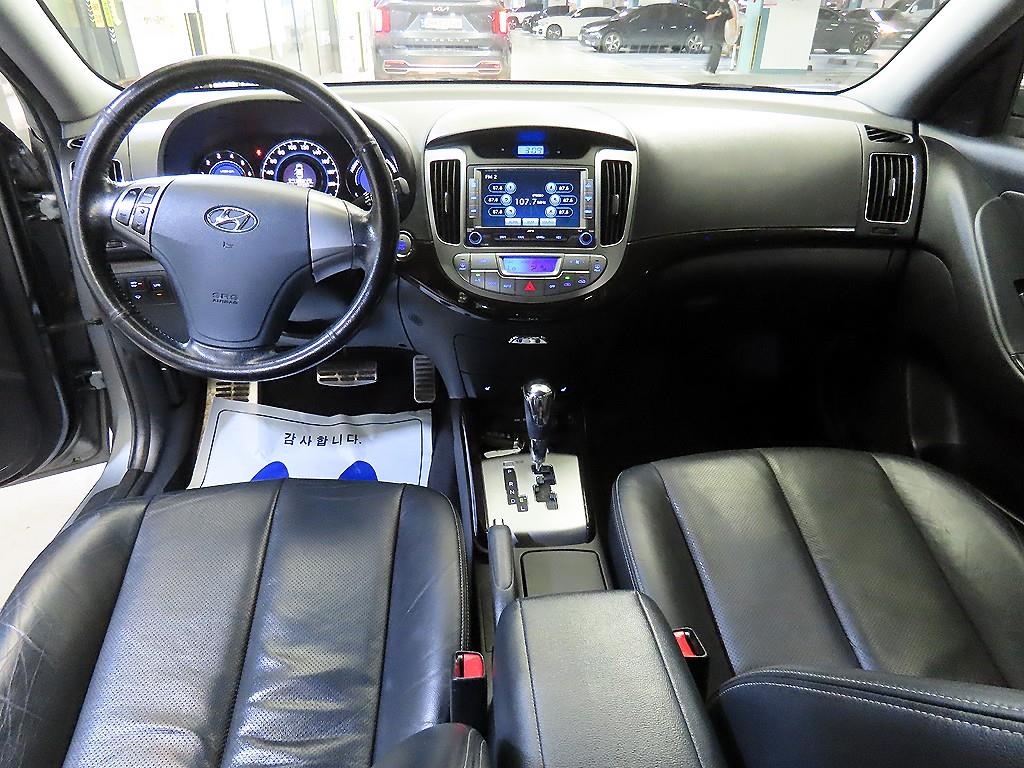 HYUNDAI Avante - Vista 10