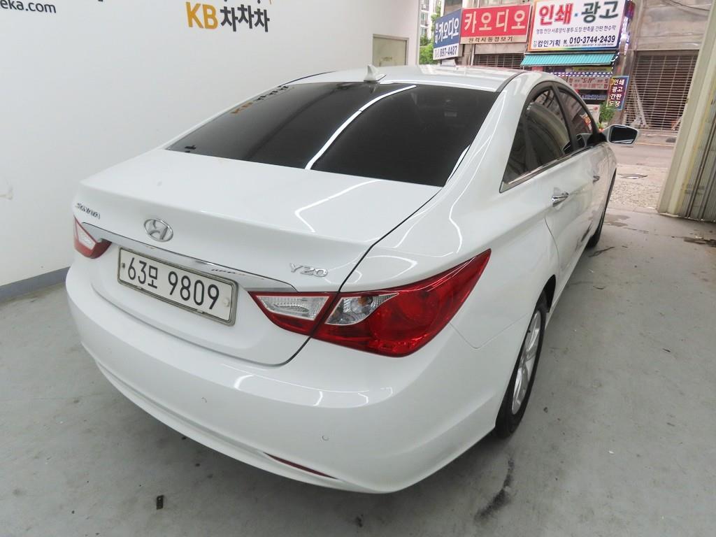 HYUNDAI Sonata - Vista 3